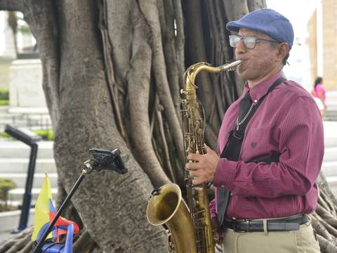 Luis Bonoso, el saxofonista guayaquileño que se inspira con la brisa que viene del río Guayas