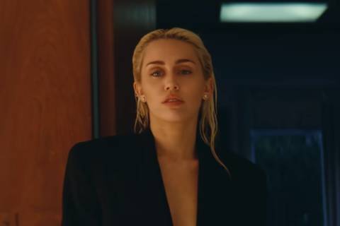 Este es el ejercicio clave con el que Miley Cyrus esculpió su silueta para el video de ‘Flowers’