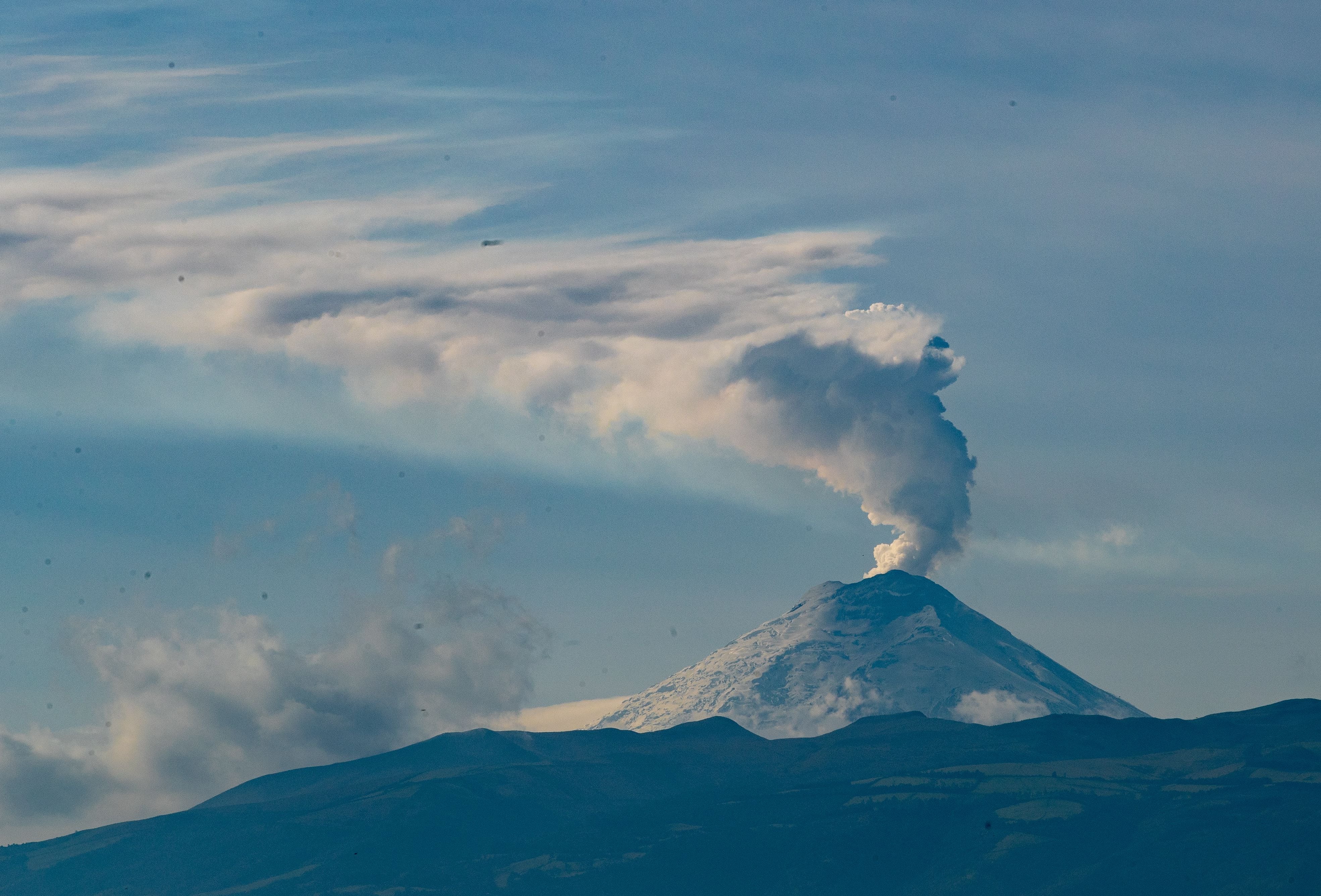 Mauna Loa, el volcán más grande del mundo, entra en erupción en Hawái tras  casi cuatro décadas dormido | Internacional | Noticias | El Universo, image size:3938x2672