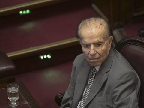 Expresidente argentino Carlos Menem está con pronóstico reservado por deterioro en su salud