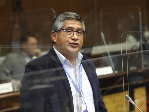 Rafael Lucero dejará de ser jefe de bancada de Pachakutik tras reunirse con Rafael Correa en México