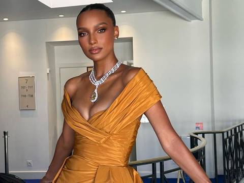 Jasmine Tookes lució su deslumbrante figura posparto en el Festival de Cannes con joyas de Chopard y un elegante vestido naranja de diseñador