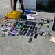 Chalecos antibalas, tablets y armas cortopunzantes, entre objetos incautados en la cárcel de Cotopaxi