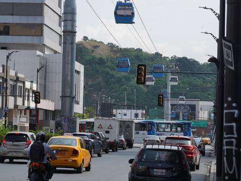 Cortes de energía eléctrica afectan la circulación vehicular y peatonal en Guayaquil 