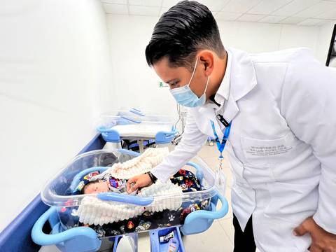 Hospital Universitario de Guayaquil repotenció la sala de riesgo obstétrico y el área de cuidados intermedios neonatales