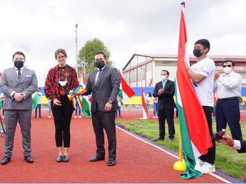 En Azogues se inaugura pista atlética, construida por el Gobierno, con el nombre de Andrea Sotomayor Andrade, que es secretaria del Deporte