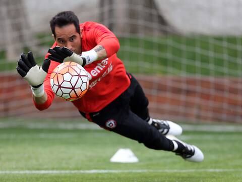 Arquero Claudio Bravo vuelve a la selección de Chile