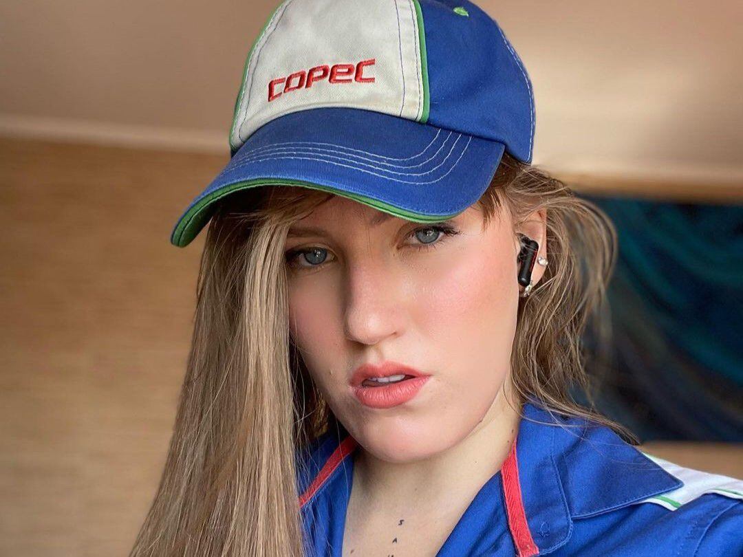 Ella es “La Catira” de TikTok: la sexy rubia bombera que renunció a una  estación de servicio en Chile, porque no la dejaban grabar sus videos |  Redes Sociales | Entretenimiento | El Universo