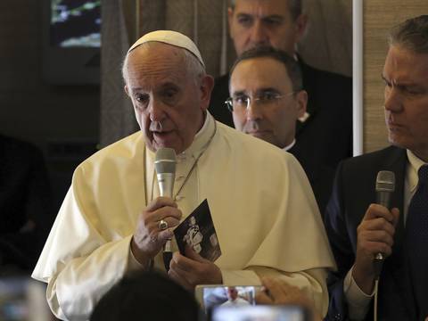 Papa Francisco inició su viaje a Latinoamérica