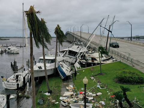 Ian es degradado a tormenta tropical; gobernador Ron Desantis afirma que el impacto en el suroeste de Florida fue ‘histórico’ 