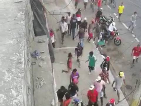 Intentos de saqueos y robos en el sur y centro de Guayaquil; Metrovía suspendió circulación