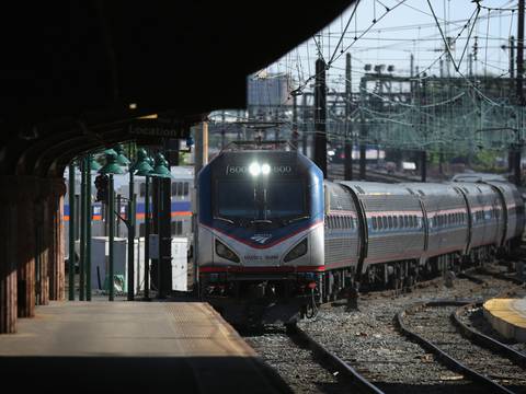 Tres muertos y unos 50 heridos deja accidente de tren de Amtrak en Missouri