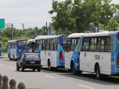 Transportistas urbanos de Guayaquil piden garantías de seguridad para no suspender servicio