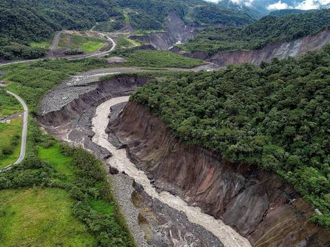 Gobierno construirá una carretera en la orilla contraria de la erosión regresiva del río Coca