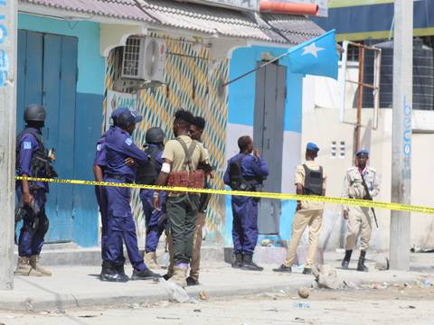 Al menos 13 muertos deja ataque yihadista a un hotel de Somalia