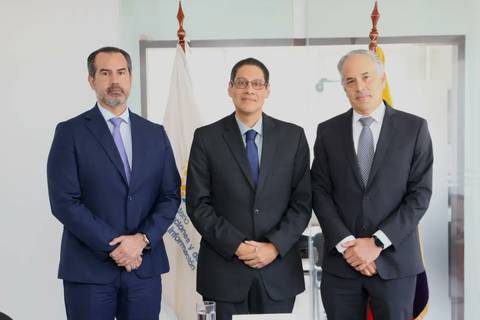 Ministro de Telecomunicaciones se reunió con ejecutivos de Claro y Movistar por renegociación de contratos