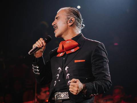 ‘No es que me quiera ir’ es la nueva balada en regional mexicano de Alejandro Fernández