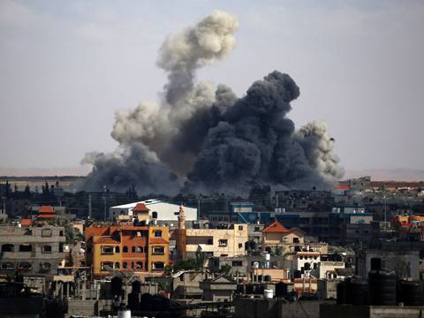 Hamás acepta una propuesta de tregua en la Franja de Gaza e Israel intensifica bombardeos en Rafah