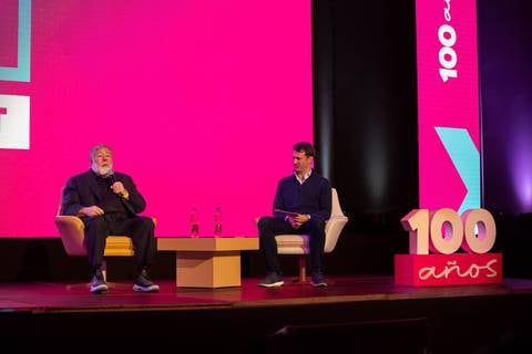 Cómo ve la inteligencia artificial Steve Wozniak, cofundador de Apple, que llegó a Ecuador por los 100 años del Banco Guayaquil