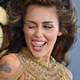 Miley Cyrus es comparada con Laura León y Marimar por su llamativo peinado en los Grammys 2024