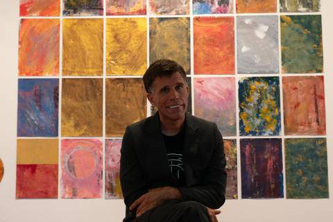 Conozca al novel pintor Adrián Spurrier y su universo artístico que no necesita nombres ni palabras