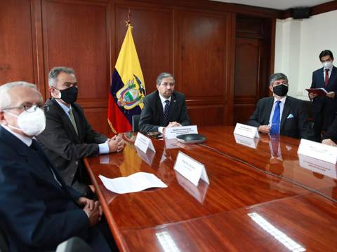 El canciller Mauricio Montalvo agradece el apoyo extranjero al proceso de vacunación contra el COVID-19 en Ecuador
