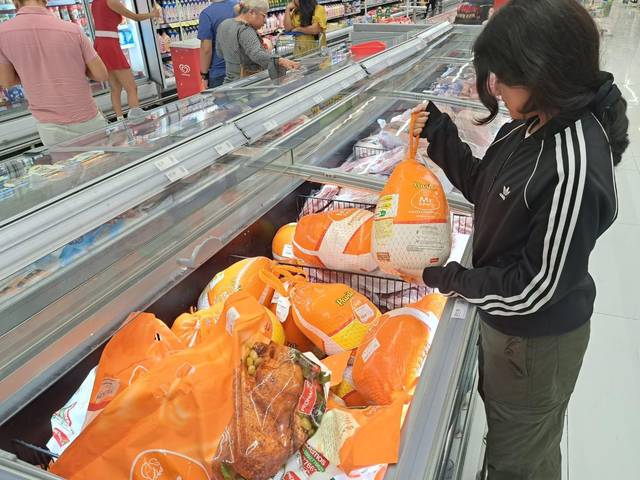 ¿Qué cenarán los ecuatorianos en Navidad? Más de 2 millones de pavos y 210.000 cerdos proyectan vender industrias para fiestas de diciembre 