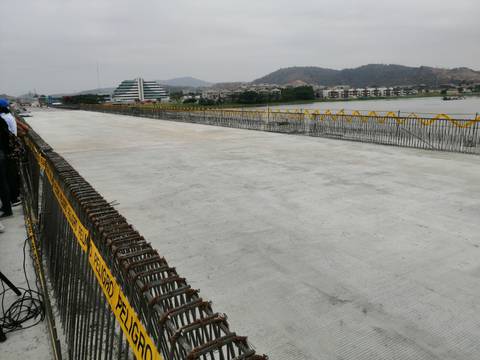Puente que unirá a Guayaquil y Daule tiene 70 % de avance
