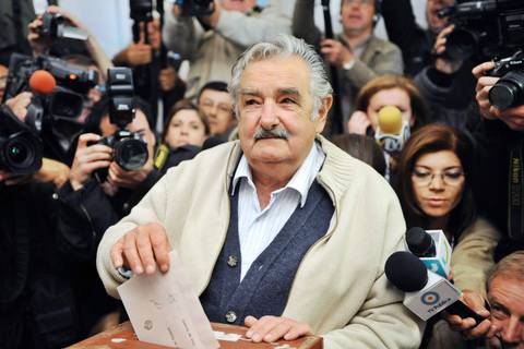 José Mujica, expresidente de Uruguay, es operado de emergencia por una espina de pescado en el esófago