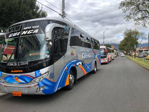 Transportistas se movilizan en Cuenca y Loja para exigir atención a sus pedidos