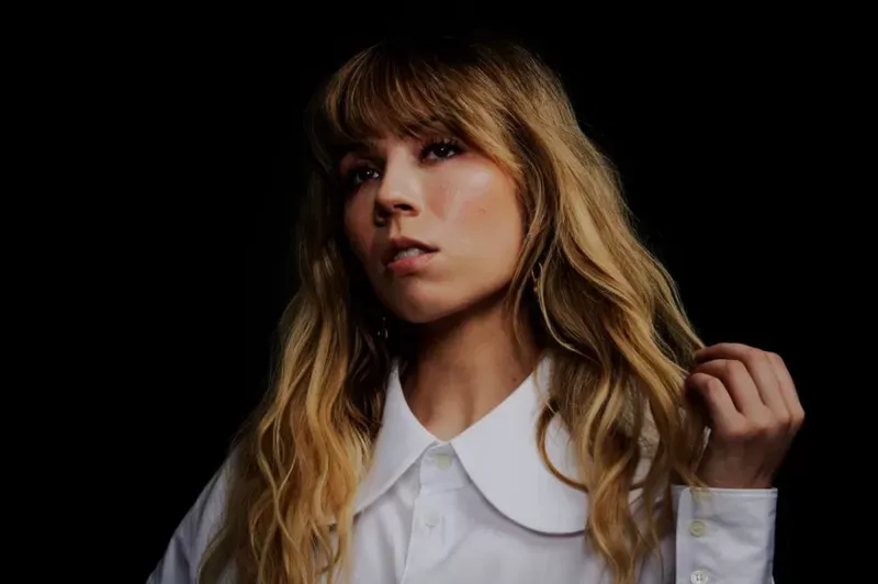 “Me alegro de que mi madre se muriera”: la difícil infancia como estrella de Nickelodeon que expone Jennette McCurdy en sus memorias