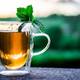 Beneficios de la hierbabuena para calmar la tos, aliviar el dolor de garganta y el resfriado con solo una taza de té