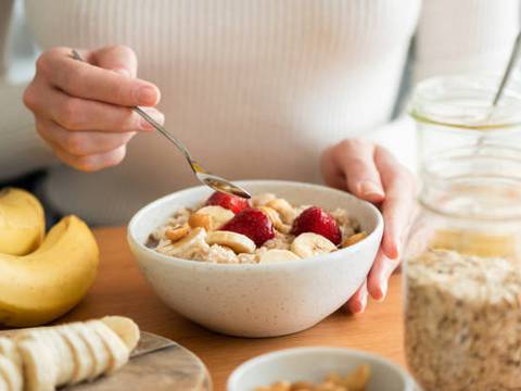 Si te gusta la avena, estos son los seis aderezos más saludables para acompañarla y no subir de peso