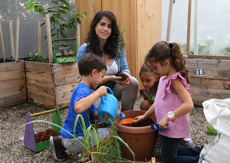 Claudia Salem fundó Yo Siembro para enseñar a los niños a hacer huertos |  Ecología | La Revista | El Universo