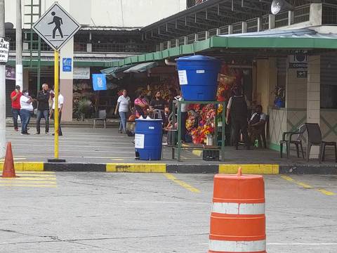 Dos baleados durante ataque armado que se registró en el mercado de flores, centro de Guayaquil  