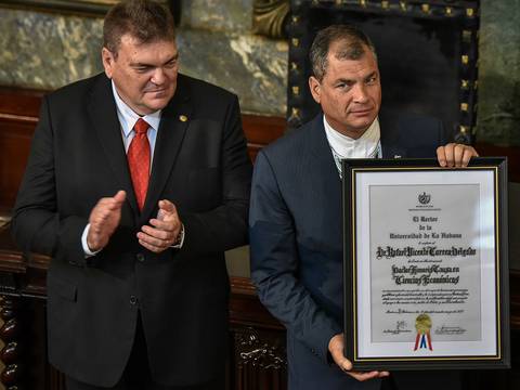 Rafael Correa dejará la banda en museo