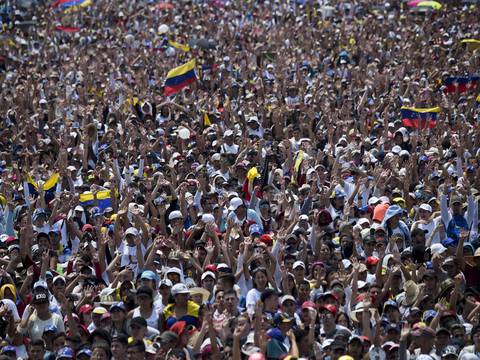 Diego Torres insta a no bajar los brazos en concierto Venezuela Aid Live 