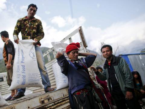 Cifra de muertos por el terremoto en Nepal supera los 7.000