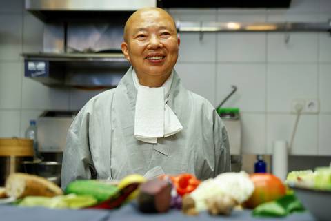 Jeong Kwan, la monja budista que enseña a salvar el planeta con su comida