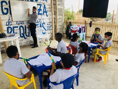Educación musical gratis, un aliciente para niños de Monte Sinaí, noroeste de Guayaquil, durante la pandemia de COVID-19
