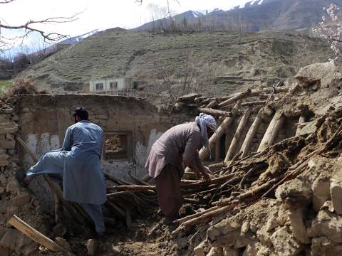 Al menos 13 personas murieron por el terremoto en Afganistán y Pakistán