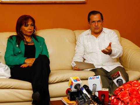 Ricardo Patiño recibe a embajadores llamados tras bloqueo a Morales