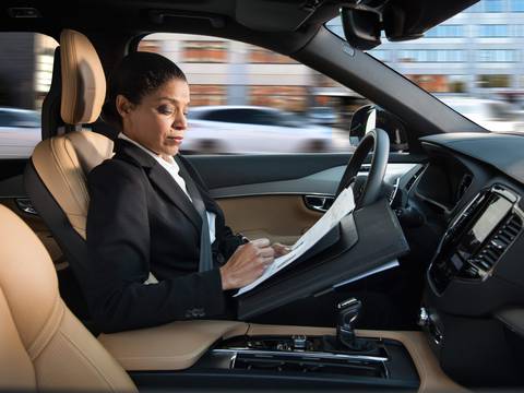 Volvo venderá autos autónomos a Uber