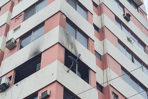 ‘Escuché una explosión y me cambié rápido para salir corriendo’, dice residente de edificio evacuado por incendio