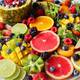Las tres frutas que los expertos recomiendan no dejar de comer a partir de los 50 años por sus propiedades antioxidantes