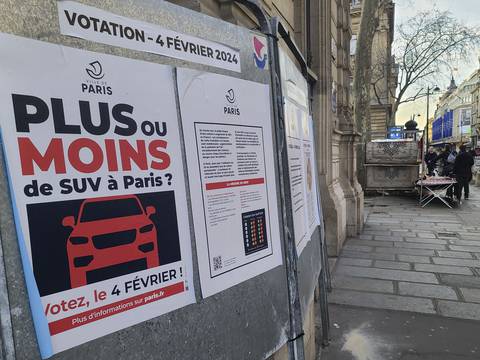 Entre 13 y 20 dólares costará estacionar un vehículo SUV en París