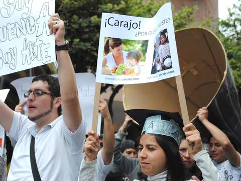 Con movilización piden otra evaluación para Universidad de Cuenca