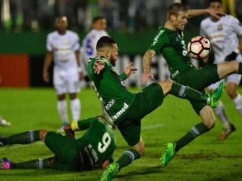 Avión en que voló el Chapecoense a Colombia no tenía seguro