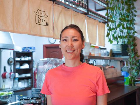 La historia de Young-min Son, la ‘coreana guayaca’ que conquista Ecuador con su kimchi saludable