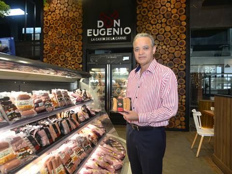 A Eugenio Fernández le negaron un empleo hace 33 años y hoy es dueño de uno de los emporios de productos cárnicos de mayor crecimiento en Guayaquil